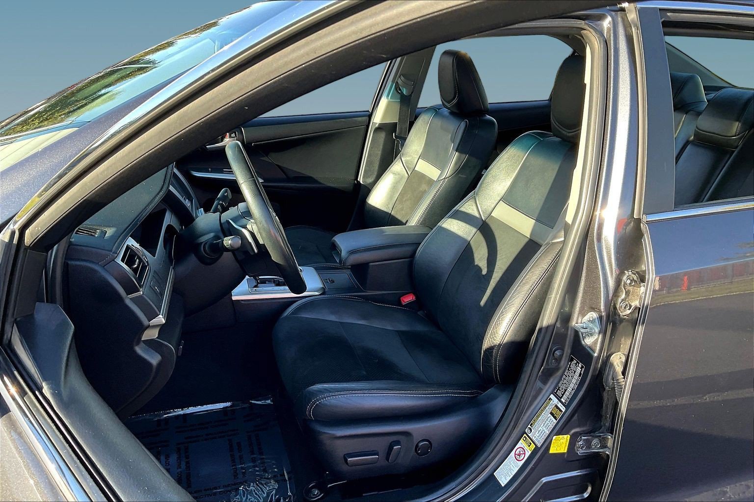 Used 2012 Toyota Camry SE w/ Leather Pkg FWD image 20
