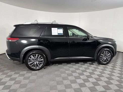 Certified 2025 Nissan Pathfinder SL w/ SL Premium Package FWD image 10