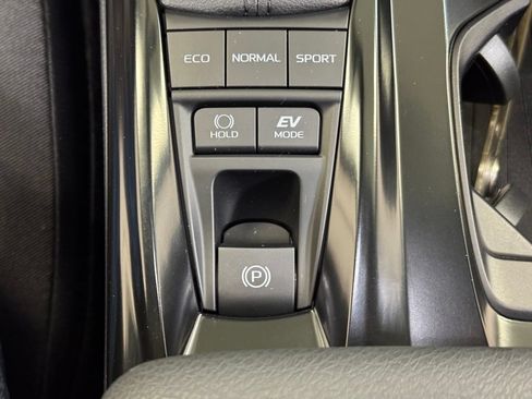 Used 2025 Toyota Camry LE FWD image 31