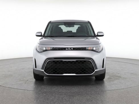 Used 2025 Kia Soul LX w/ LX Technology Package FWD image 2