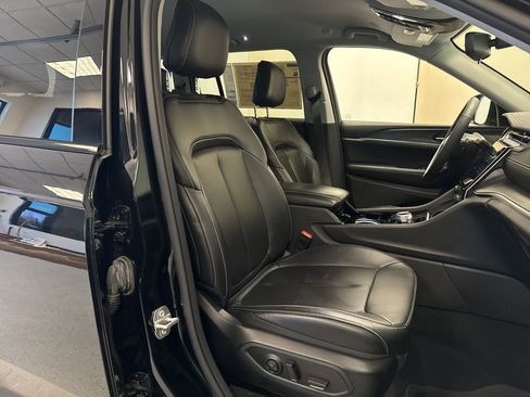 Used 2023 Jeep Grand Cherokee Limited AWD/4WD image 31