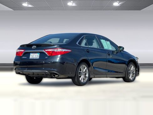 Certified 2017 Toyota Camry SE image 3