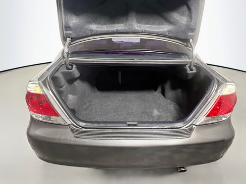 Used 2005 Toyota Camry LE image 31