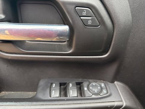 Used 2020 Chevrolet Silverado 1500 Custom w/ Custom Value Package image 10