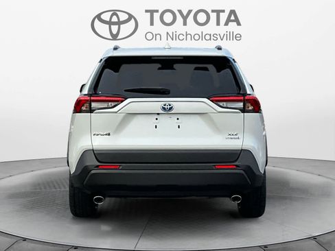 Used 2021 Toyota RAV4 XLE Premium image 5
