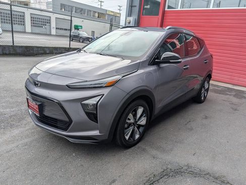 Used 2022 Chevrolet Bolt EUV LT w/ Convenience Package image 6