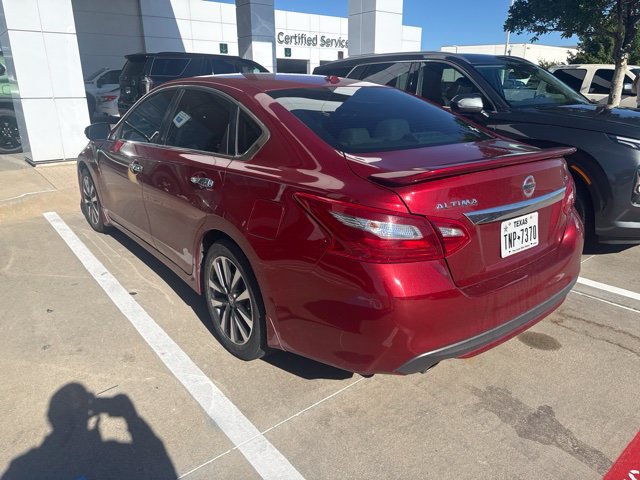 Used 2017 Nissan Altima 2.5 SL w/ 2.5 Technology Package FWD image 3