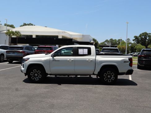 Used 2025 Chevrolet Colorado Z71 w/ Technology Package AWD/4WD image 6