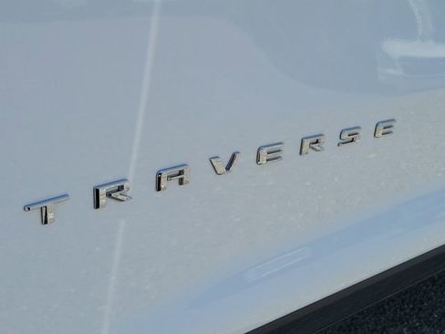 Used 2026 Chevrolet Traverse LT FWD image 7