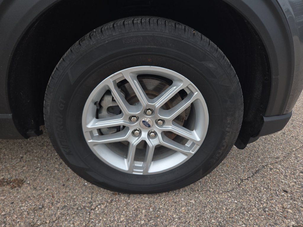 Used 2025 Ford Explorer Active AWD/4WD image 20