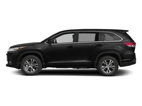 Used 2017 Toyota Highlander Plus FWD image 3