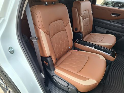 New 2026 Nissan Pathfinder Platinum FWD image 14