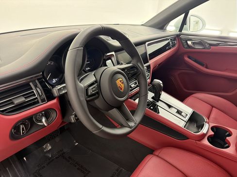 New 2026 Porsche Macan AWD/4WD image 4