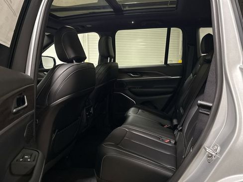 New 2026 Jeep Grand Cherokee Limited w/ Limited Altitude Package AWD/4WD image 24