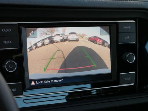 Certified 2023 Volkswagen Jetta SE image 30