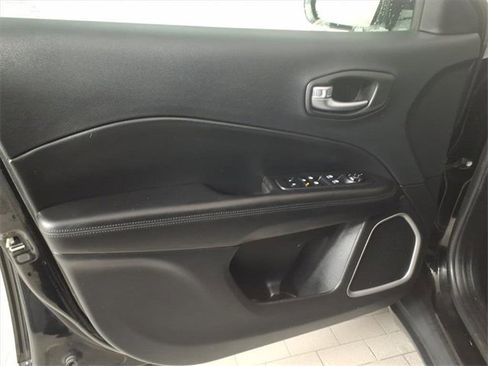 Used 2018 Jeep Compass Latitude image 9