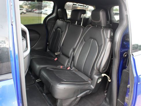 Used 2018 Chrysler Pacifica Touring-L Plus w/ S Appearance Package FWD image 31
