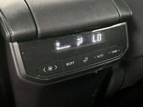 Used 2023 Toyota Highlander LE AWD/4WD image 22
