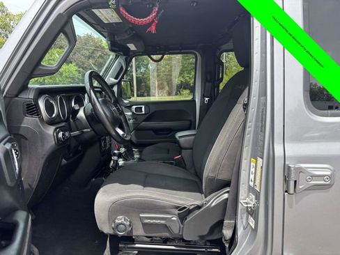 Used 2018 Jeep Wrangler Unlimited Sahara w/ Dual Top Group AWD/4WD image 5