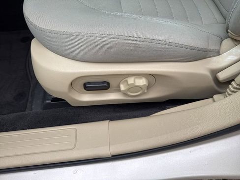 Used 2018 Ford Taurus SE image 14