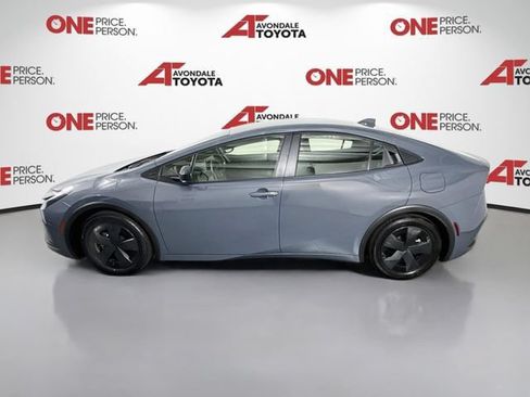Certified 2025 Toyota Prius LE FWD image 5