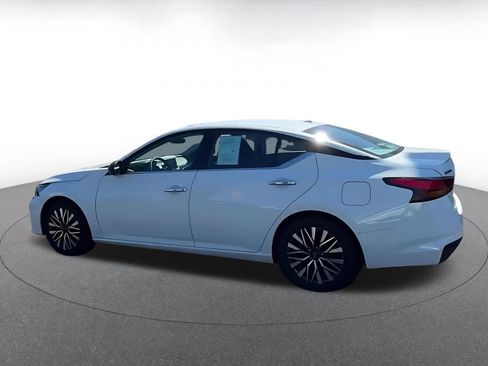 Used 2025 Nissan Altima 2.5 SV image 17