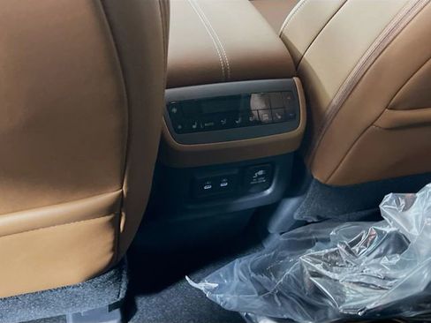 New 2026 Nissan Pathfinder Platinum FWD image 15