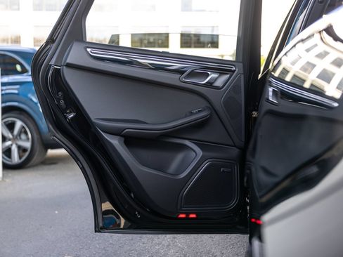 Certified 2026 Porsche Macan AWD/4WD image 42
