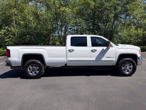 Used 2018 GMC Sierra 3500 SLT w/ Duramax Plus Package AWD/4WD image 4