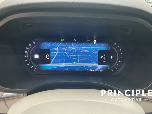 Certified 2023 Volvo XC60 B5 Plus AWD/4WD image 15