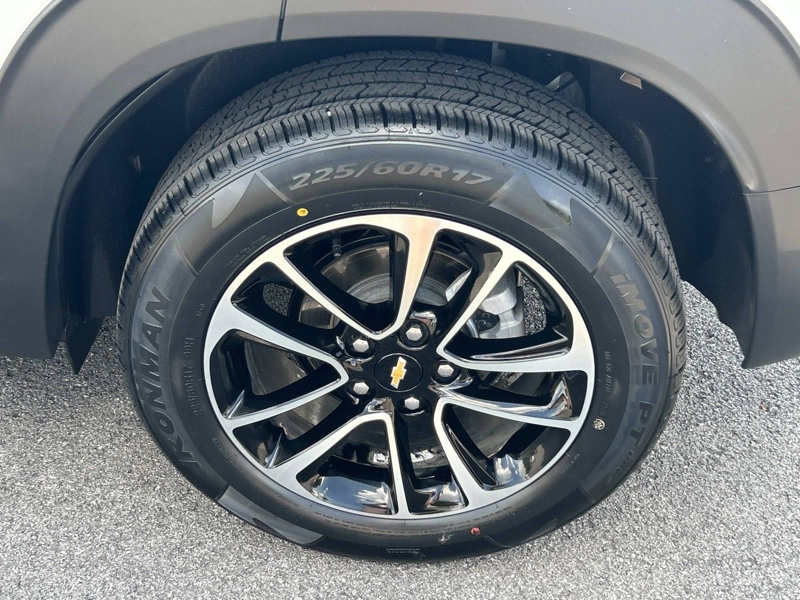 Used 2025 Chevrolet TrailBlazer LT AWD/4WD image 16
