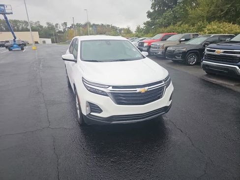 Used 2022 Chevrolet Equinox LT image 2