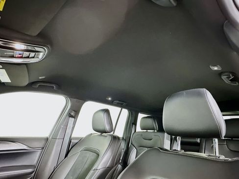 Used 2025 Jeep Grand Cherokee Altitude image 11