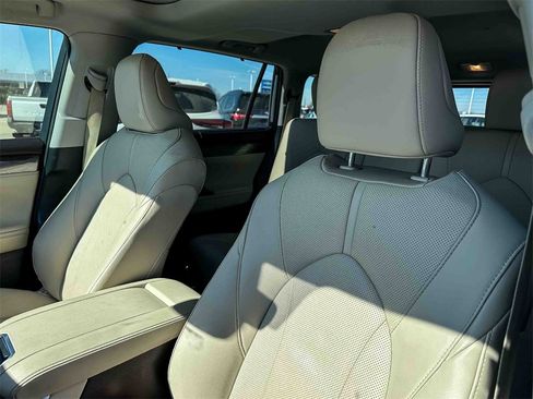 Used 2021 Toyota Highlander Limited image 6