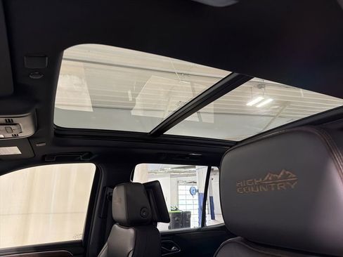 Used 2021 Chevrolet Tahoe High Country w/ Premium Package image 25