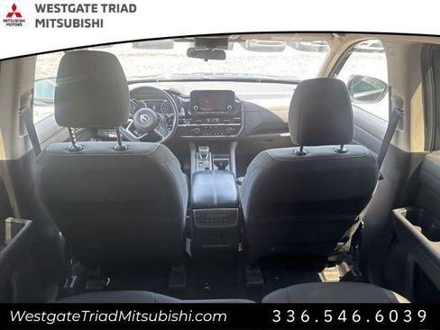 Used 2022 Nissan Pathfinder SV image 14