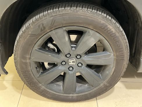 Used 2025 Honda Pilot Black Edition image 4