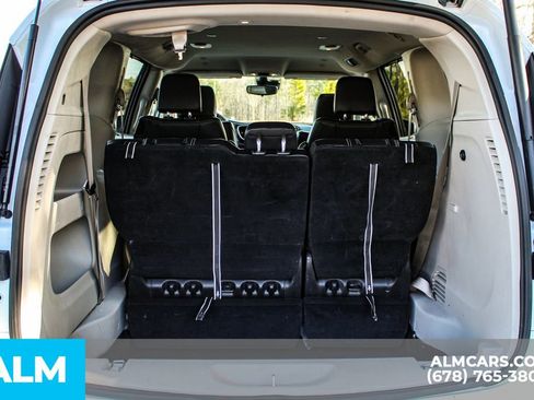 Used 2023 Chrysler Pacifica Touring-L image 24