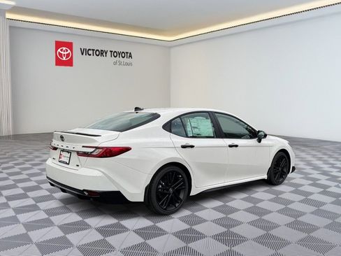 New 2026 Toyota Camry Hybrid image 3