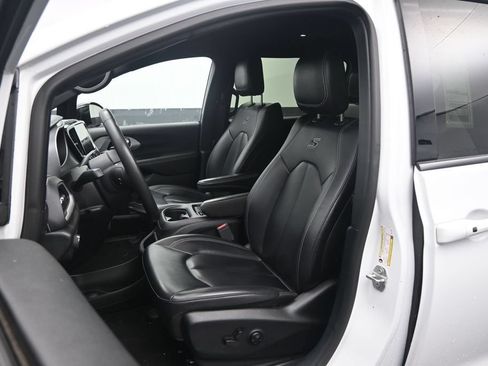 Used 2024 Chrysler Pacifica Limited FWD image 20