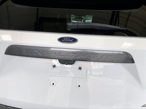 Used 2021 Ford Explorer XLT w/ Equipment Group 202A AWD/4WD image 29