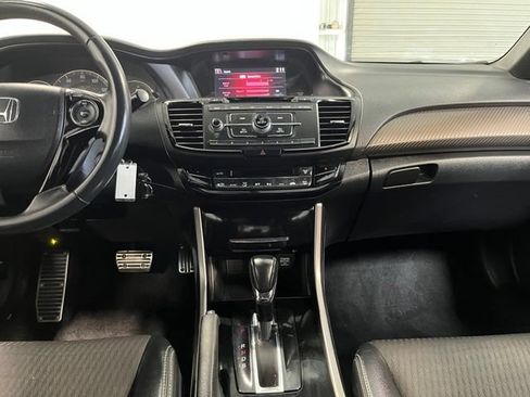 Used 2017 Honda Accord Sport image 20