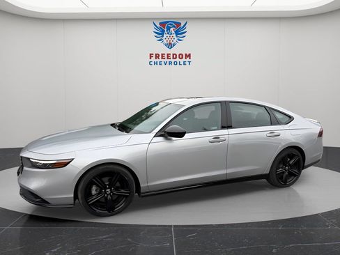 Used 2024 Honda Accord Sport image 2