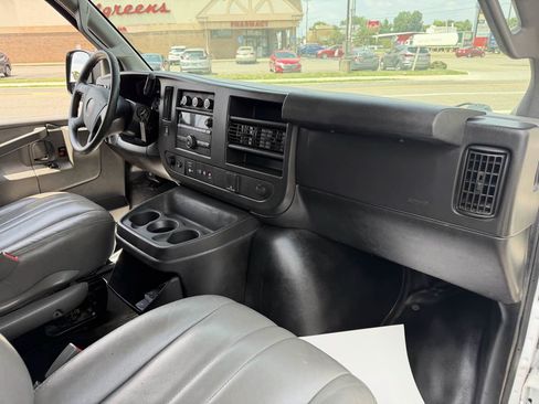 Used 2019 GMC Savana 2500 Extended RWD image 16