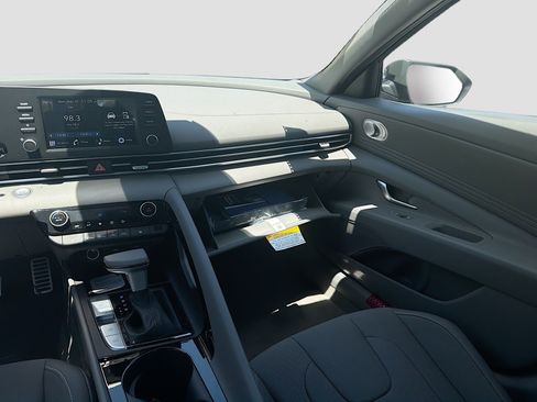 New 2026 Hyundai Elantra SEL Sport Premium FWD image 16