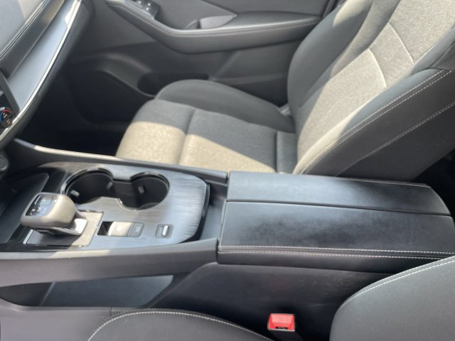 Used 2025 Nissan Rogue SV FWD image 12