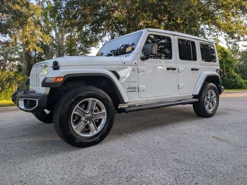 Used 2021 Jeep Wrangler Unlimited Sahara AWD/4WD image 3