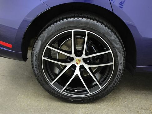 Certified 2023 Porsche Macan AWD/4WD image 14