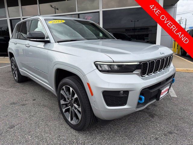 Used 2023 Jeep Grand Cherokee Overland AWD/4WD image 4