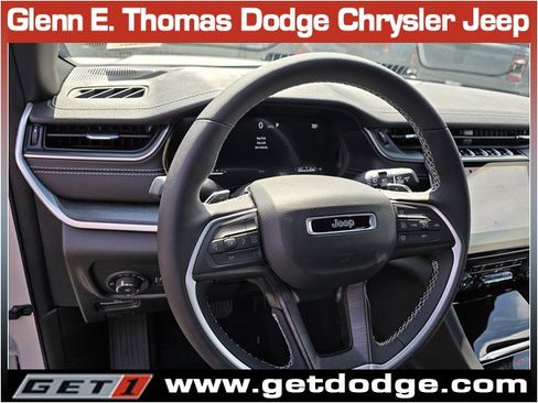 New 2025 Jeep Grand Cherokee Limited w/ Black Appearance Package image 11